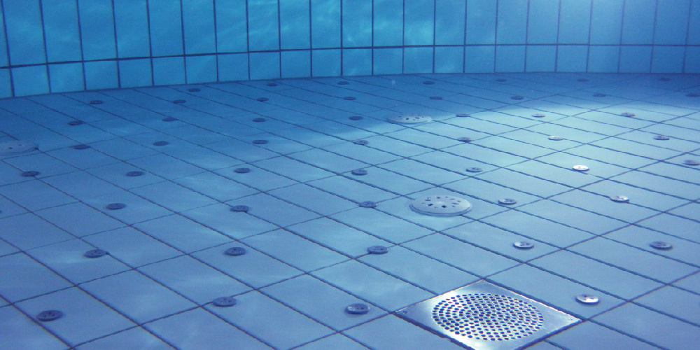 How to Vacuum a Pool Without a Pump